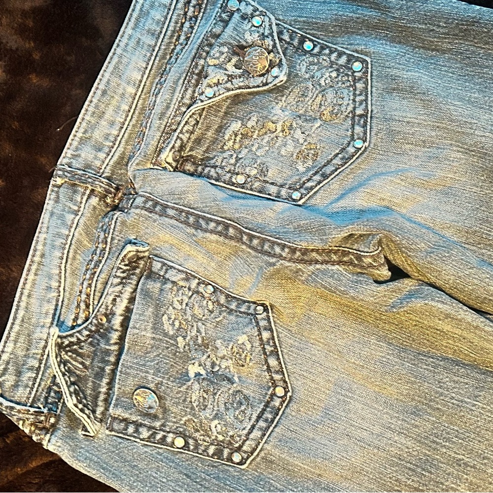 Wrangler Women's light wash Jeans with embroidered Accents